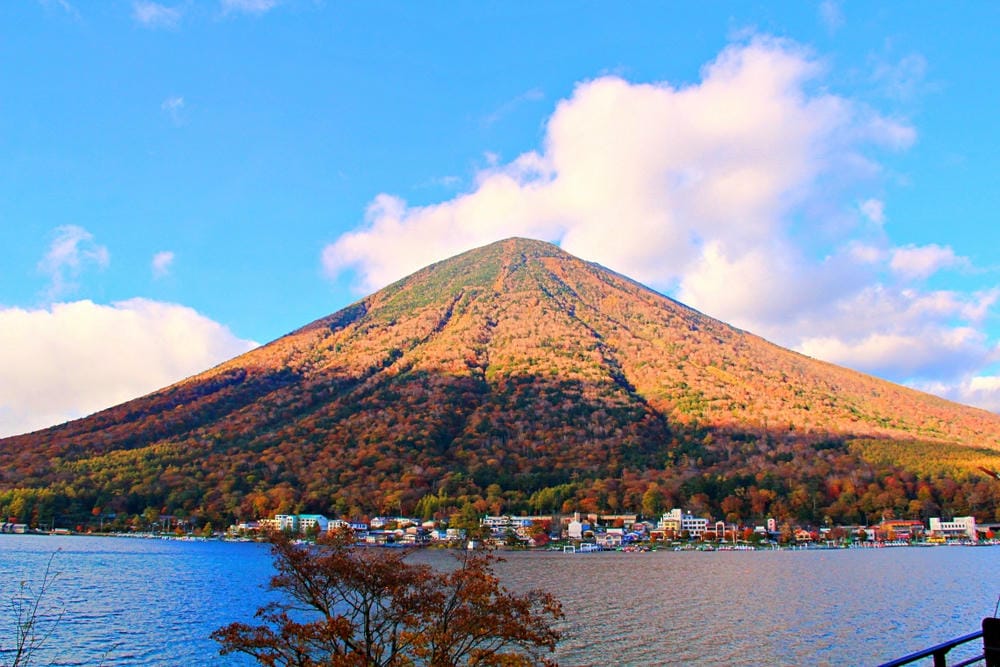 【栃木縣|日光】中禪寺湖、中禪寺:在紅橙黃的波浪層次堆疊間, 【栃木縣|日光】中禪寺湖、中禪寺:在紅橙黃的波浪層次堆疊間,