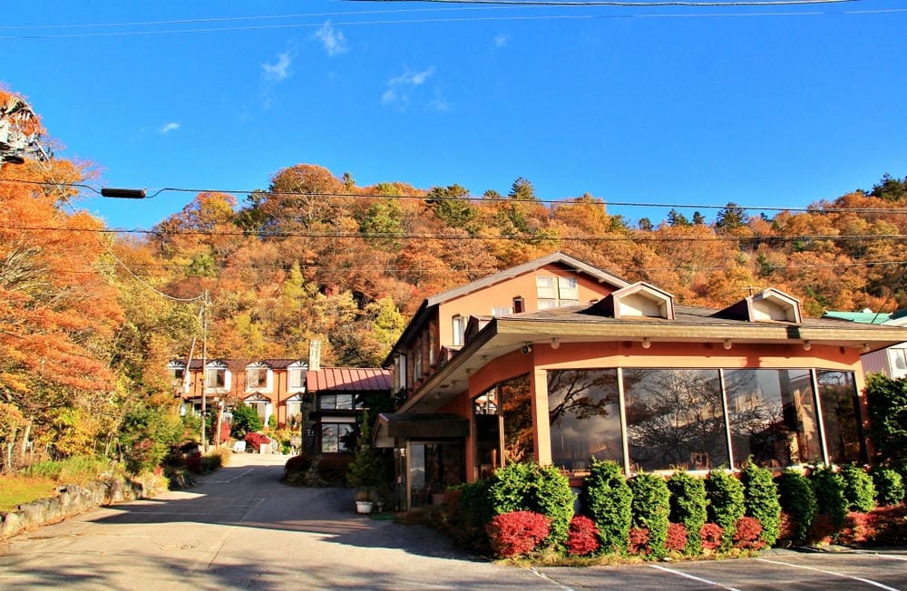 【栃木縣|日光】中禪寺湖、中禪寺:在紅橙黃的波浪層次堆疊間, 【栃木縣|日光】中禪寺湖、中禪寺:在紅橙黃的波浪層次堆疊間,