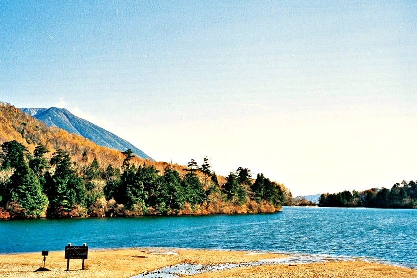 【栃木縣|日光】中禪寺湖、中禪寺:在紅橙黃的波浪層次堆疊間, 【栃木縣|日光】中禪寺湖、中禪寺:在紅橙黃的波浪層次堆疊間,
