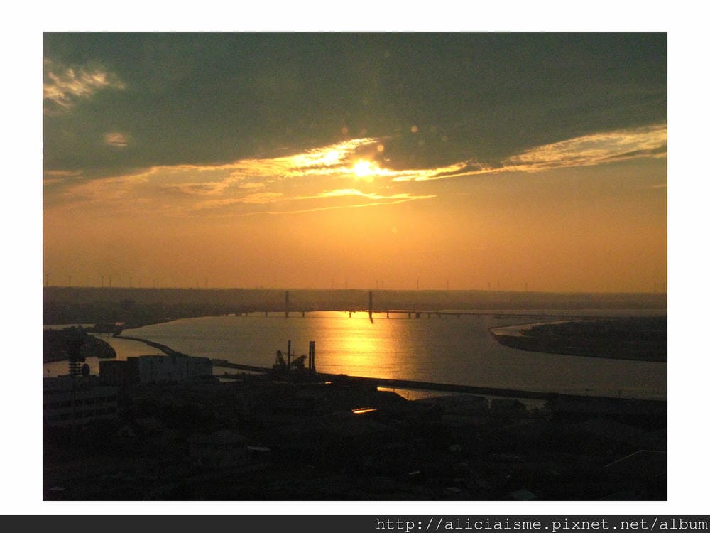 20110616_140056_銚子港塔夕陽及利根川及銚子大橋.jpg 20110616_140056_銚子港塔夕陽及利根川及銚子大橋.jpg