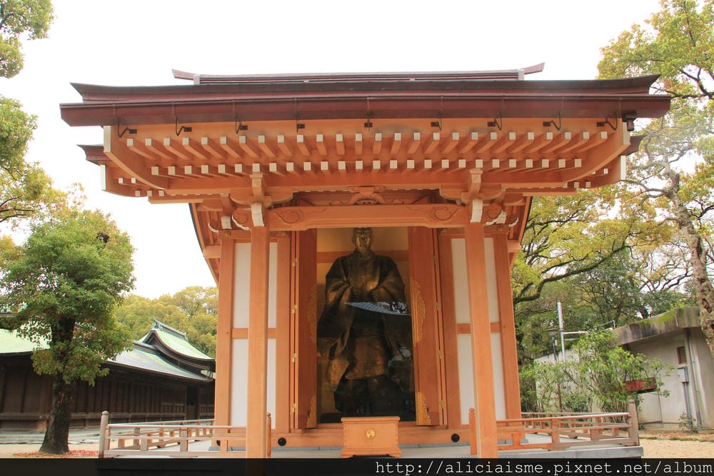【福岡】參拜勝利之神「筥崎宮」、神苑花庭園,再來對街古民家享 【福岡】參拜勝利之神「筥崎宮」、神苑花庭園,再來對街古民家享