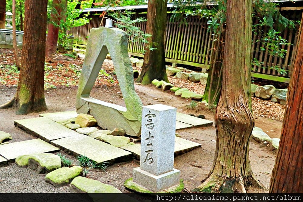 【山梨縣】甲斐國一宮淺間神社:富山士信仰的能量大社,12生肖的人還可各自參拜!