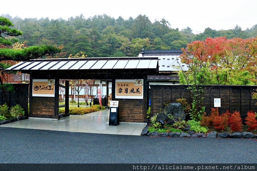【山梨縣】〈忍野 忍者主題村〉:富士山下當個忍者,體驗忍術、吃頓美味忍者餐!