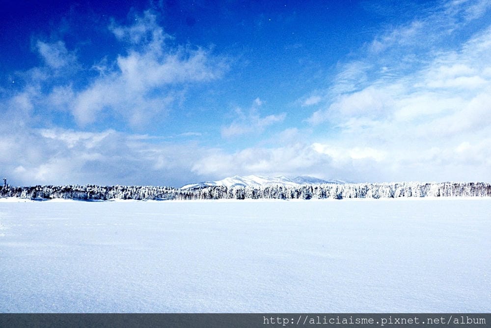【北海道。幌加內町】冬之朱鞠內湖:日本最大人工湖幻化成的雪中遊樂園、冰上釣魚場