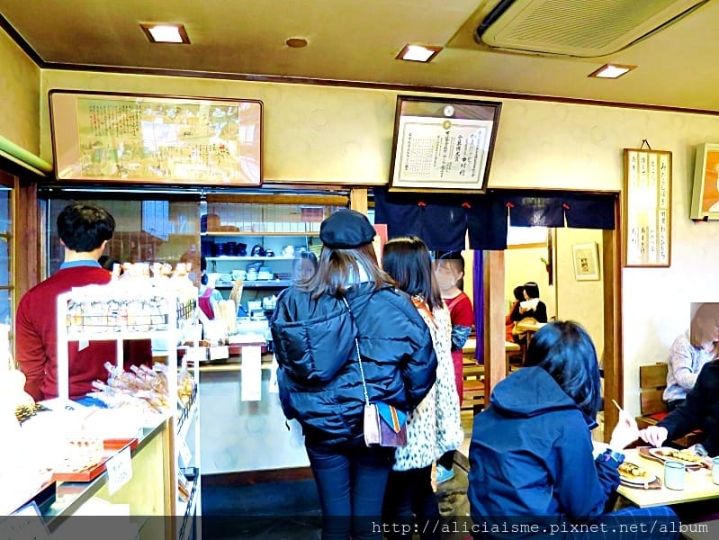 【京都】加茂みたらし茶屋:500多年歷史的醬油風御手洗糰子,除惡運的幸福糰子@下鴨神社
