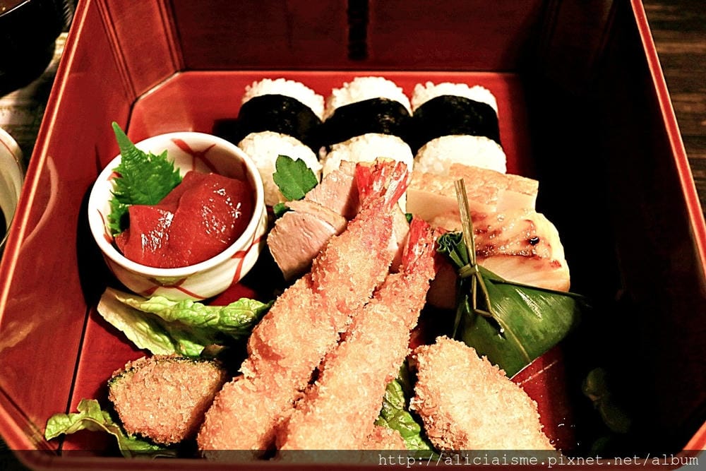【京都】宿泊。京町家「堺町竹屋町」、外送高級「京料理 熊魚菴」華麗便當