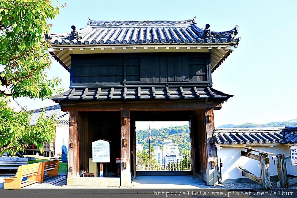 【高知縣】高知城：唯一保有本丸御殿的天守，及三大追手門、天守閣保留的歷史名城