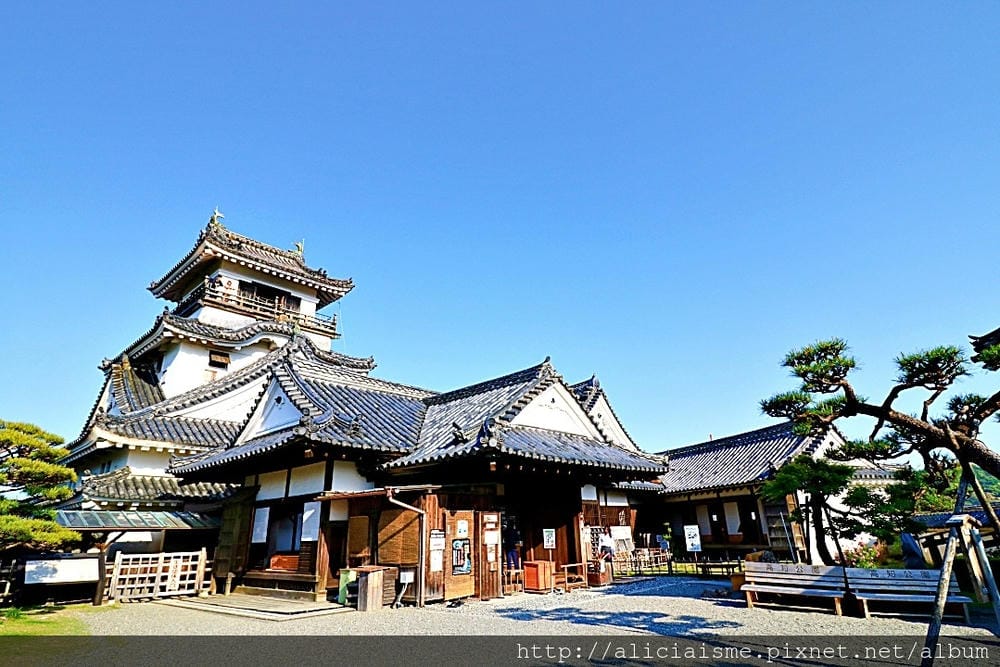 【高知縣】高知城：唯一保有本丸御殿的天守，及三大追手門、天守閣保留的歷史名城