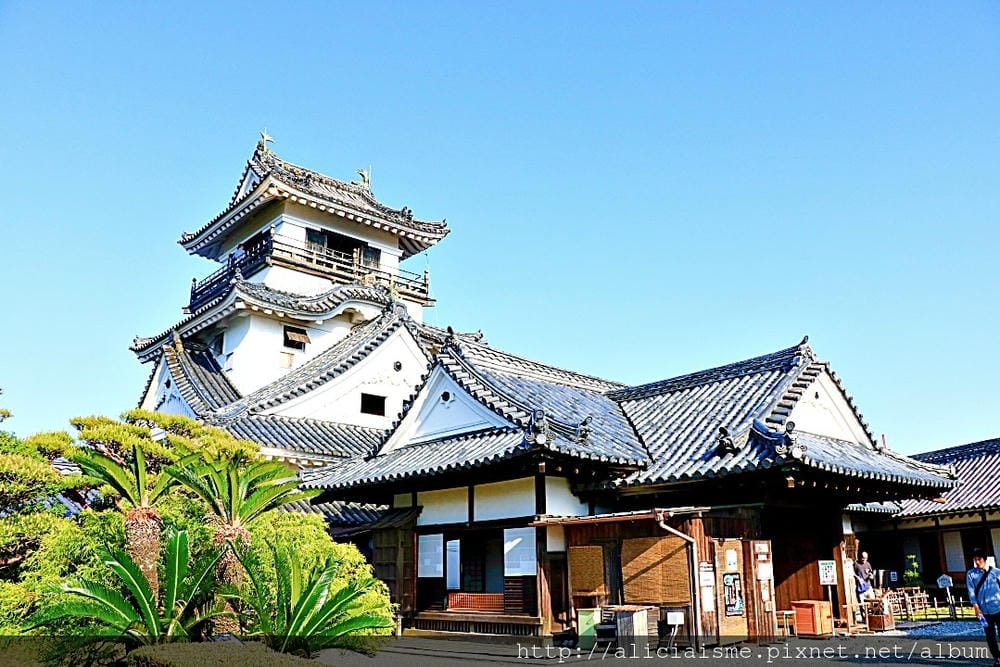 【高知縣】高知城：唯一保有本丸御殿的天守，及三大追手門、天守閣保留的歷史名城