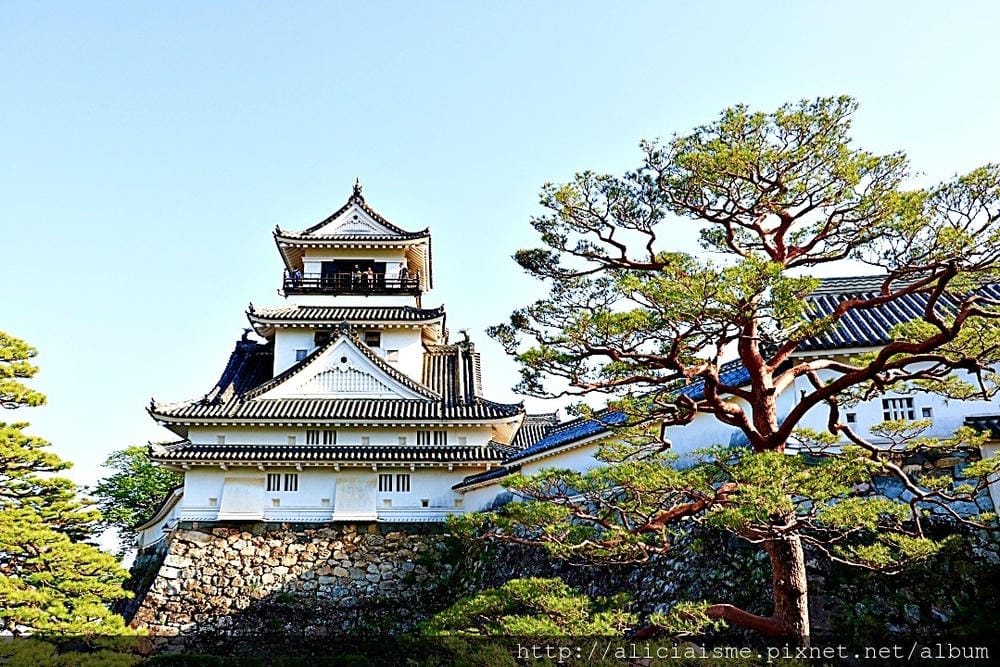 【高知縣】高知城：唯一保有本丸御殿的天守，及三大追手門、天守閣保留的歷史名城