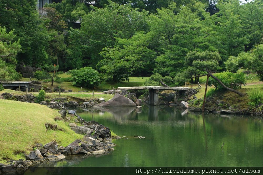 【東京都】舊芝離宮恩賜庭園:都心綠洲裡的四季及電車風情 【東京都】舊芝離宮恩賜庭園:都心綠洲裡的四季及電車風情