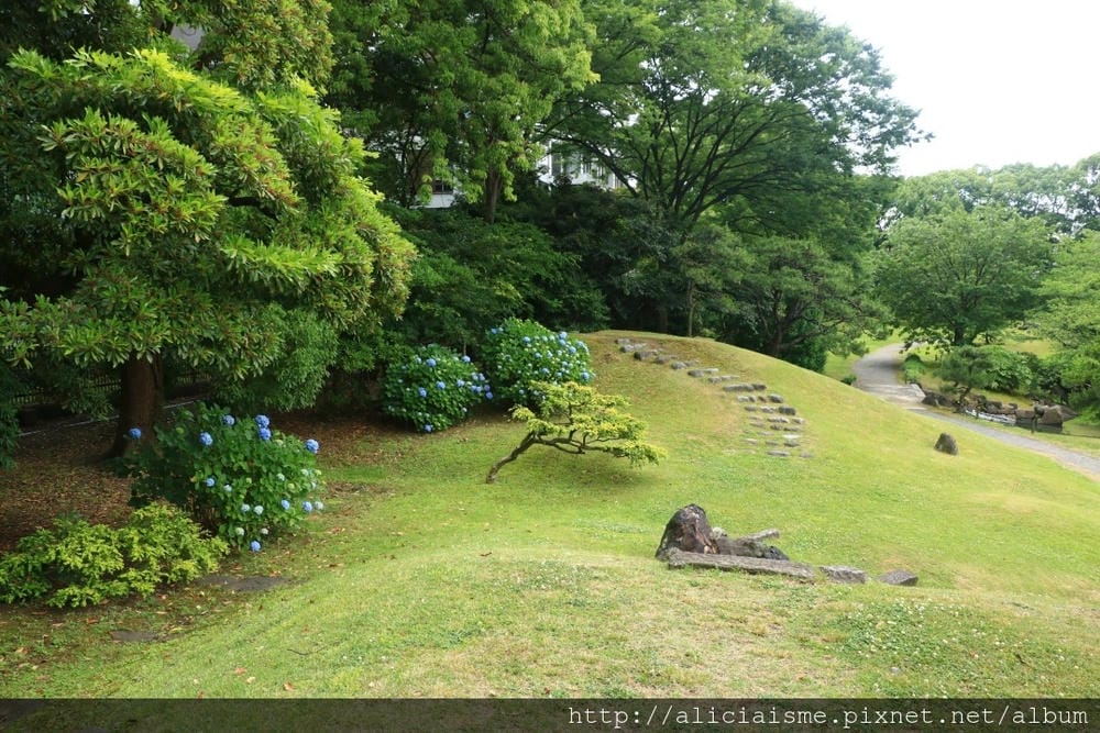【東京都】舊芝離宮恩賜庭園:都心綠洲裡的四季及電車風情 【東京都】舊芝離宮恩賜庭園:都心綠洲裡的四季及電車風情