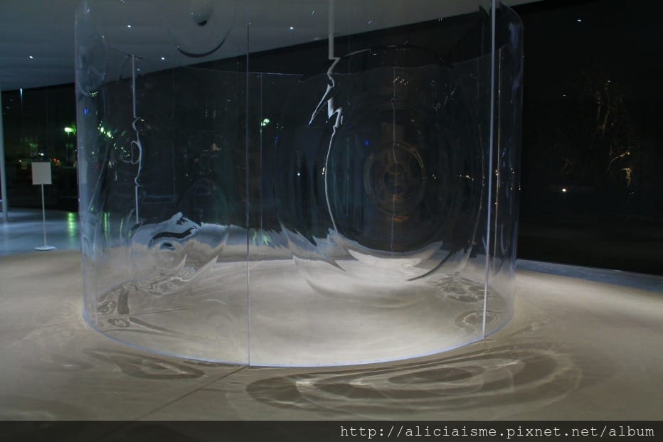 【石川縣】SANAA*金澤21世紀美術館：街角傳音、泳池相遇，普立茲建築師打造最好玩的藝術迷宮、美味咖啡館FUSION 21