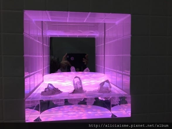 【石川縣】SANAA*金澤21世紀美術館：街角傳音、泳池相遇，普立茲建築師打造最好玩的藝術迷宮、美味咖啡館FUSION 21