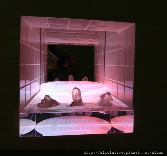 【石川縣】SANAA*金澤21世紀美術館：街角傳音、泳池相遇，普立茲建築師打造最好玩的藝術迷宮、美味咖啡館FUSION 21