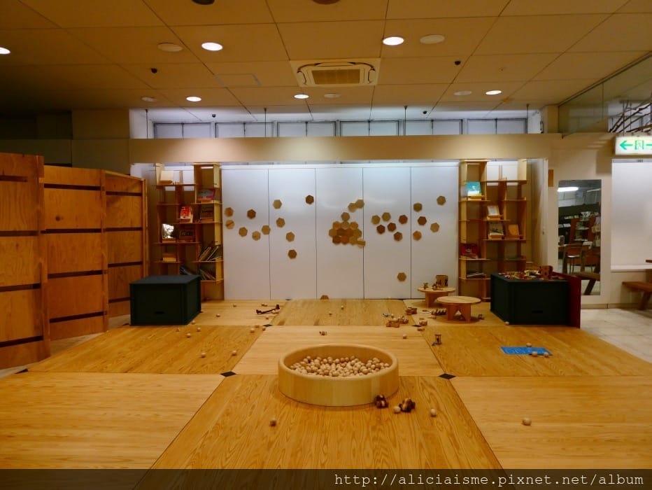 【岩手縣】用筷子吃的巨無霸冰淇淋,以文創大復活@マルカンビル大食堂/花卷市