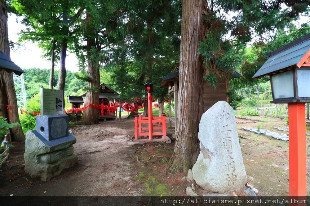 【卯子酉神社】一手寫心願、一手掛願力,以紅布條結緣的戀愛神社@遠野