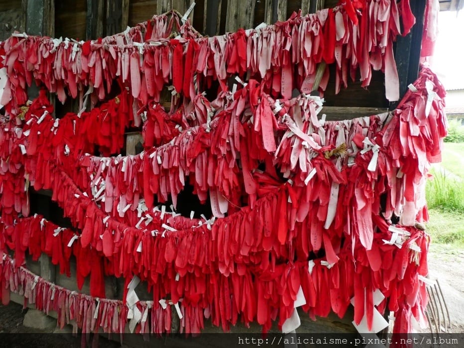 【卯子酉神社】一手寫心願、一手掛願力,以紅布條結緣的戀愛神社@遠野