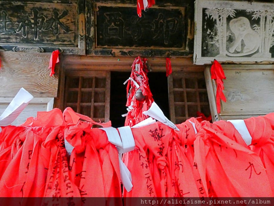 【卯子酉神社】一手寫心願、一手掛願力,以紅布條結緣的戀愛神社@遠野