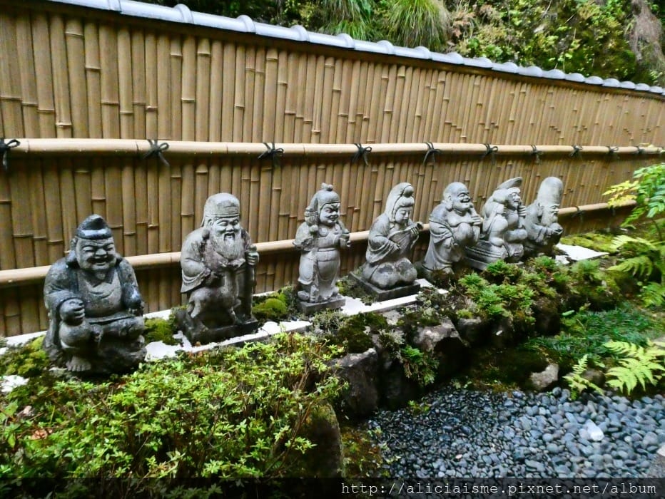 【德島縣】湯元新祖谷溫泉蔓橋飯店(ホテルかずら橋):景觀飯店,搭纜車泡天空露天溫泉、足湯、爐端燒料理的秘境湯宿