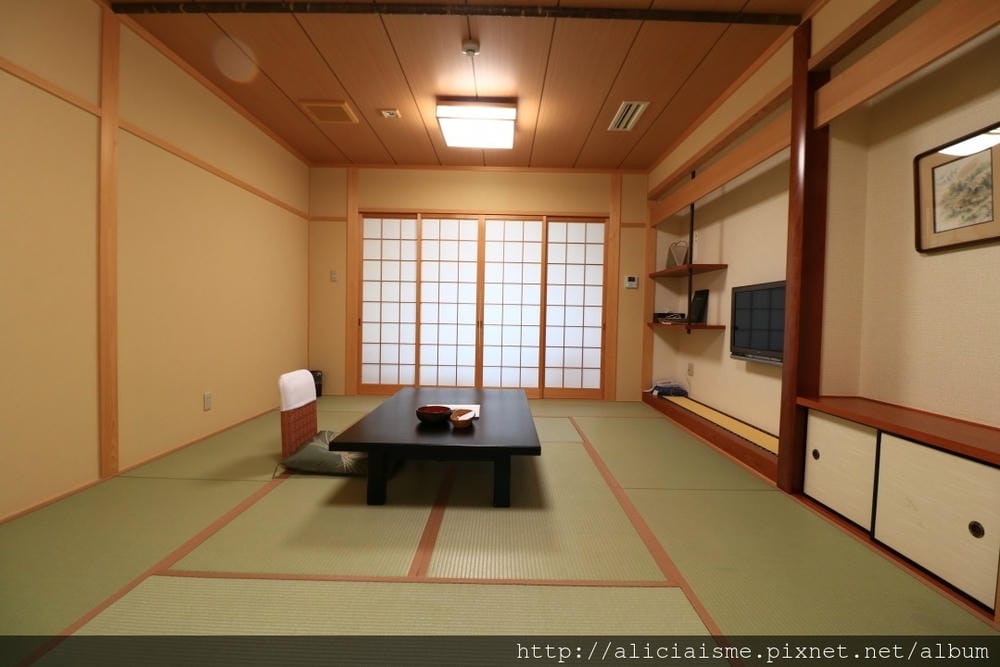 【德島縣】湯元新祖谷溫泉蔓橋飯店(ホテルかずら橋):景觀飯店,搭纜車泡天空露天溫泉、足湯、爐端燒料理的秘境湯宿