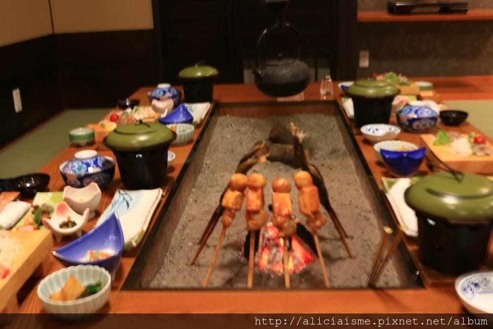 【德島縣】湯元新祖谷溫泉蔓橋飯店(ホテルかずら橋):景觀飯店,搭纜車泡天空露天溫泉、足湯、爐端燒料理的秘境湯宿