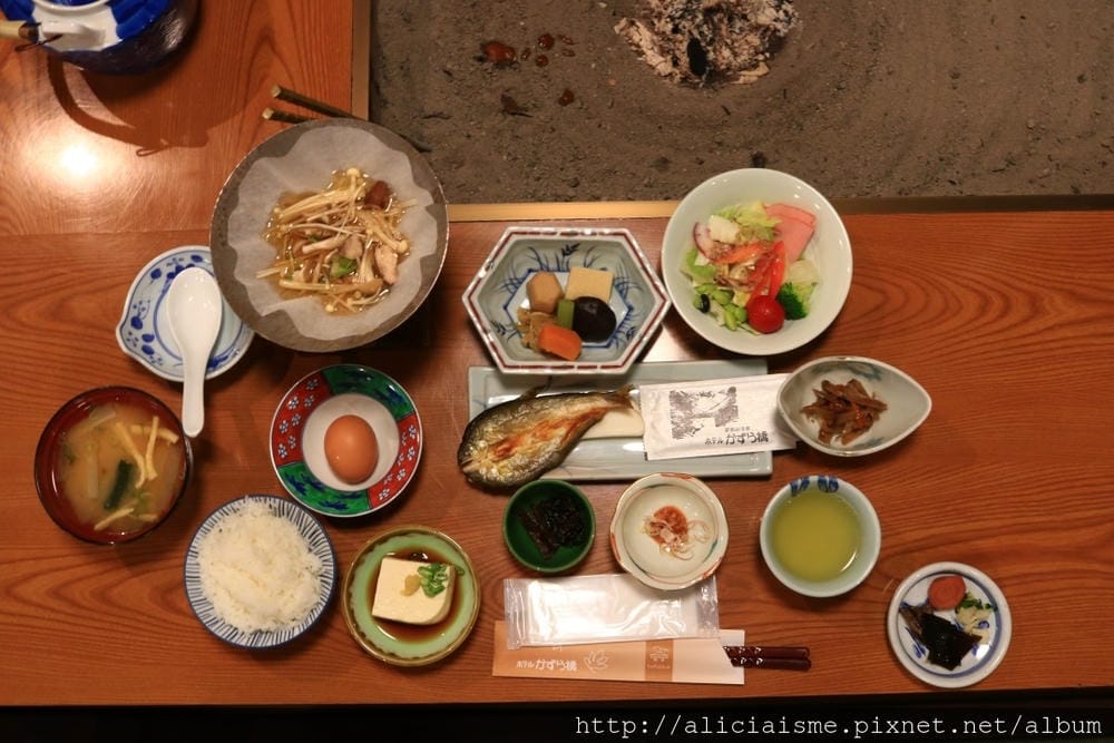 【德島縣】湯元新祖谷溫泉蔓橋飯店(ホテルかずら橋):景觀飯店,搭纜車泡天空露天溫泉、足湯、爐端燒料理的秘境湯宿