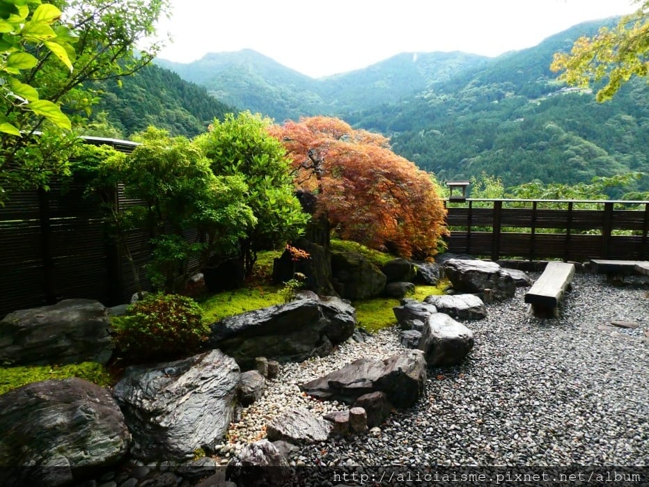【德島縣】湯元新祖谷溫泉蔓橋飯店(ホテルかずら橋):景觀飯店,搭纜車泡天空露天溫泉、足湯、爐端燒料理的秘境湯宿