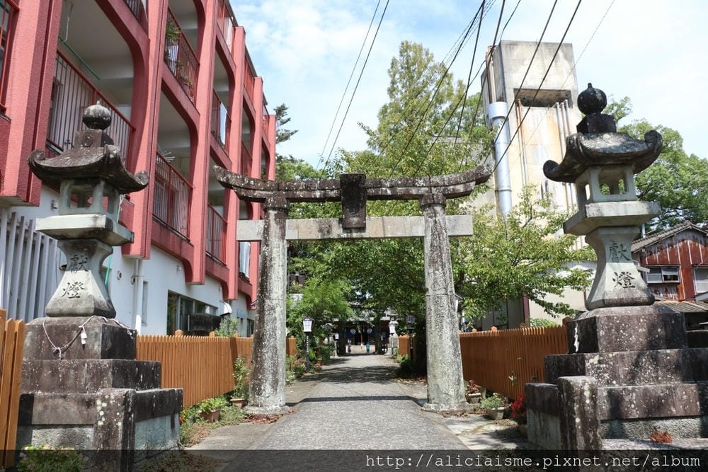 【佐賀縣】嬉野溫泉半日散策：豐玉姬神社拜鯰魚求美肌、湯宿廣場蒸足浴、茶葉蒸蛋、嬉野紅茶雙淇淋、西博爾德湯的大正風情與湯浴