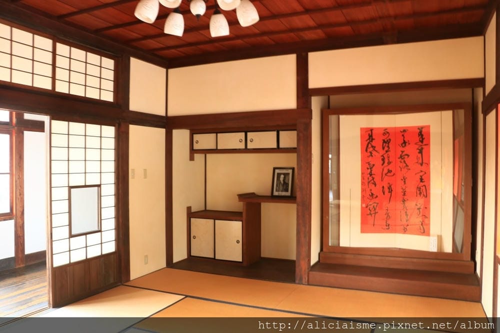 【佐賀縣】1300年武雄溫泉一日散策(行程規劃):武雄樓門找秘密;餃子會館的地方滋味;武雄神社的千年巨楠樹、武雄市圖書館、兒童圖書館、武雄佐賀牛鐵道便當
