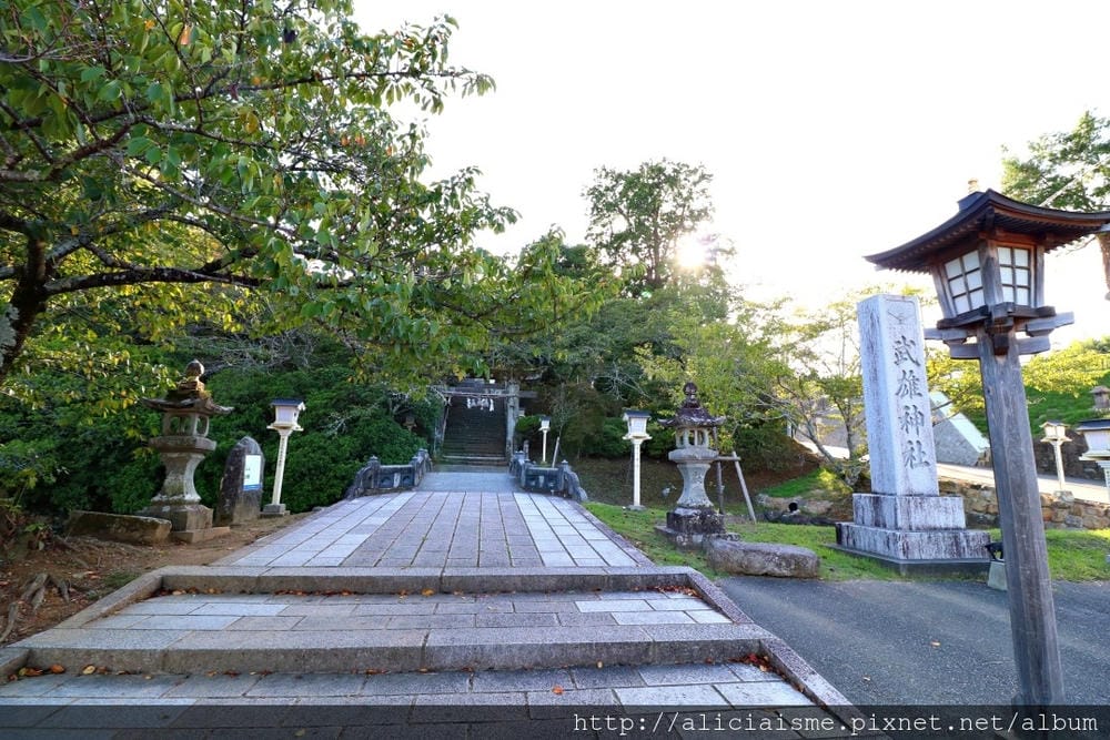 【佐賀縣】1300年武雄溫泉一日散策(行程規劃):武雄樓門找秘密;餃子會館的地方滋味;武雄神社的千年巨楠樹、武雄市圖書館、兒童圖書館、武雄佐賀牛鐵道便當