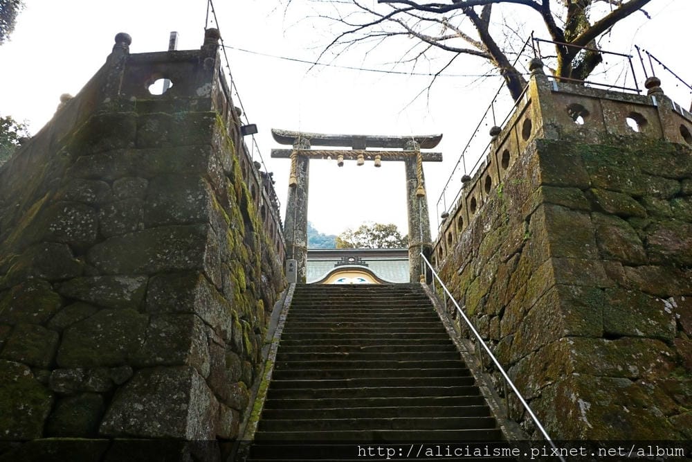 【佐賀縣】1300年武雄溫泉一日散策(行程規劃):武雄樓門找秘密;餃子會館的地方滋味;武雄神社的千年巨楠樹、武雄市圖書館、兒童圖書館、武雄佐賀牛鐵道便當