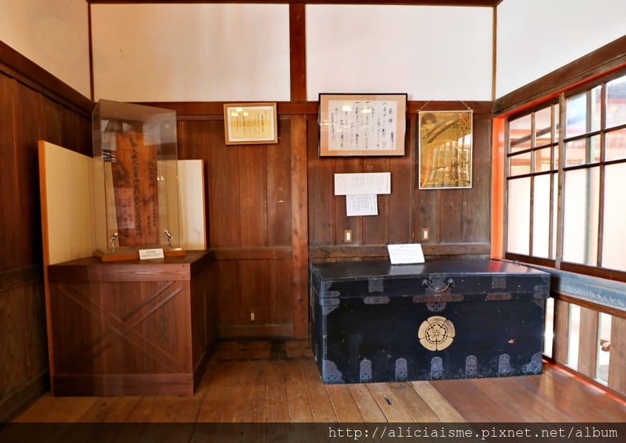 【佐賀縣】1300年武雄溫泉一日散策(行程規劃):武雄樓門找秘密;餃子會館的地方滋味;武雄神社的千年巨楠樹、武雄市圖書館、兒童圖書館、武雄佐賀牛鐵道便當