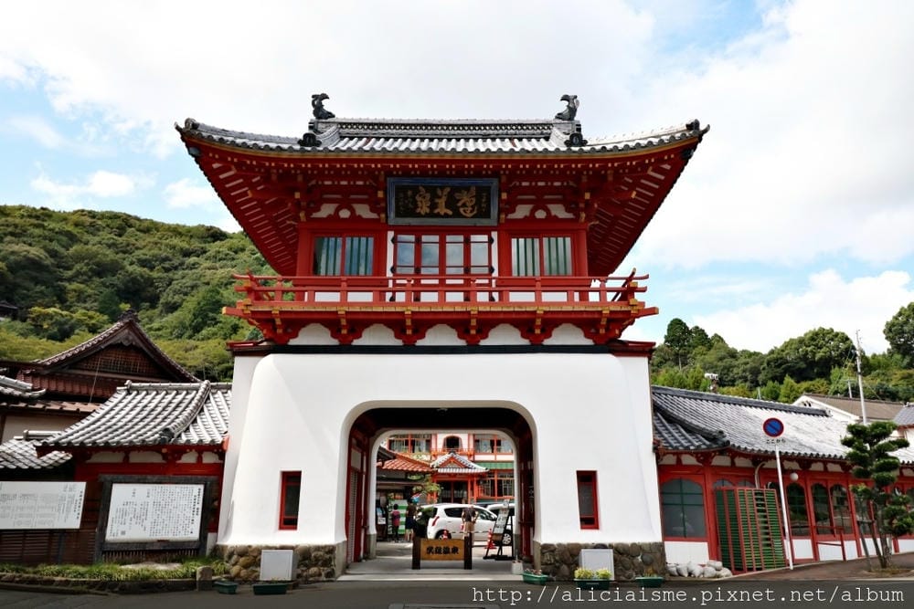 【佐賀縣】1300年武雄溫泉一日散策(行程規劃):武雄樓門找秘密;餃子會館的地方滋味;武雄神社的千年巨楠樹、武雄市圖書館、兒童圖書館、武雄佐賀牛鐵道便當