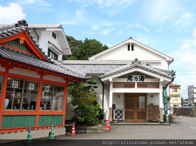 【佐賀縣】1300年武雄溫泉一日散策(行程規劃):武雄樓門找秘密;餃子會館的地方滋味;武雄神社的千年巨楠樹、武雄市圖書館、兒童圖書館、武雄佐賀牛鐵道便當