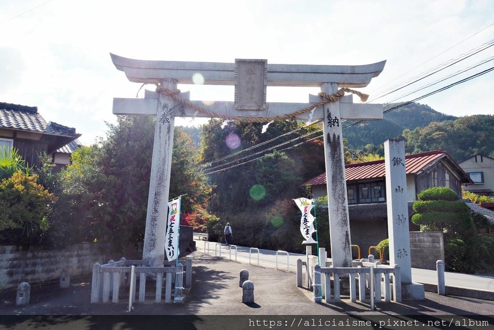 【京都府 | 龜岡】鍬山神社：秋日禮讚下的迷人神社、散發七彩珍珠光的庭園