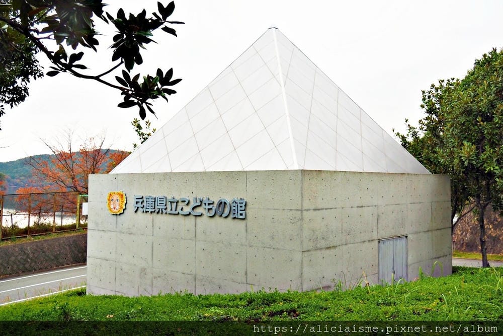 【兵庫縣 | 姬路】安藤忠雄X兵庫縣立兒童館、星子之館：湖畔森林裡，最幸福的親子美學遊樂地