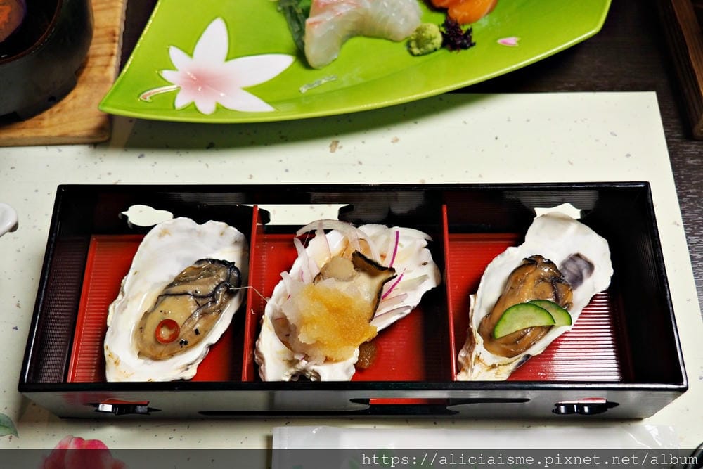 【廣島住宿】Miyajima Coral Hotel(宮島珊瑚飯店):宮島渡船口旁海景飯店,價格超親民、超澎湃的瀨戶內海料理晚餐一次上桌