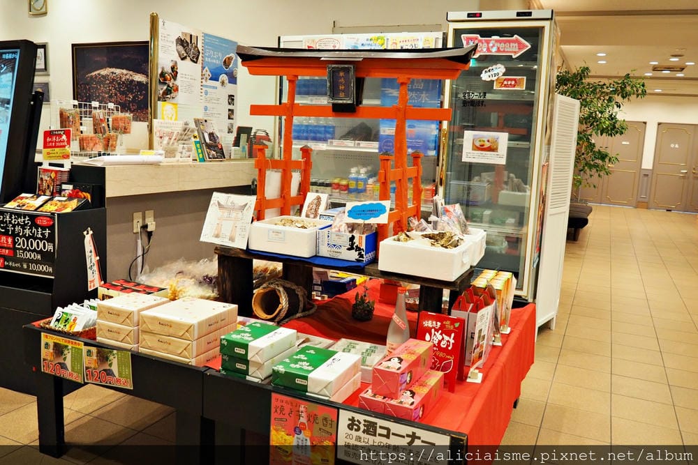 【廣島住宿】Miyajima Coral Hotel(宮島珊瑚飯店):宮島渡船口旁海景飯店,價格超親民、超澎湃的瀨戶內海料理晚餐一次上桌