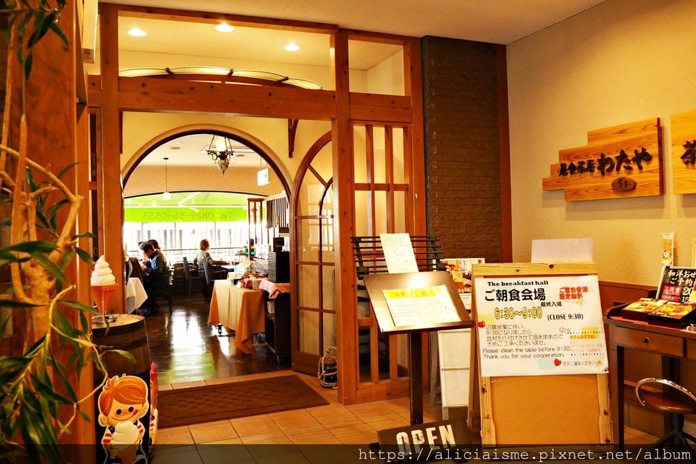 【廣島住宿】Miyajima Coral Hotel(宮島珊瑚飯店):宮島渡船口旁海景飯店,價格超親民、超澎湃的瀨戶內海料理晚餐一次上桌