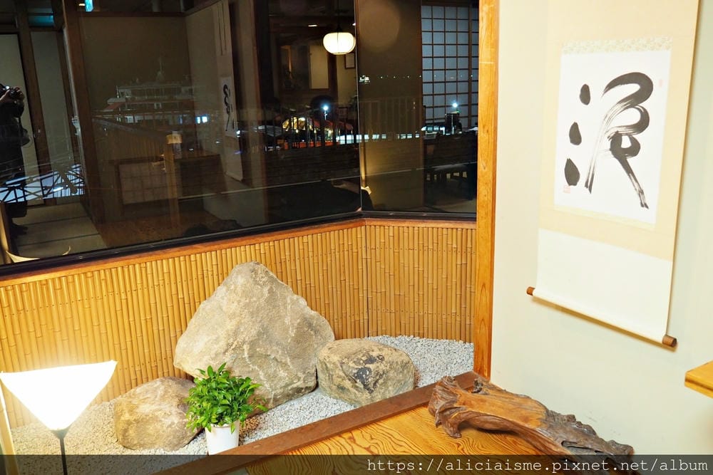 【廣島住宿】Miyajima Coral Hotel(宮島珊瑚飯店):宮島渡船口旁海景飯店,價格超親民、超澎湃的瀨戶內海料理晚餐一次上桌