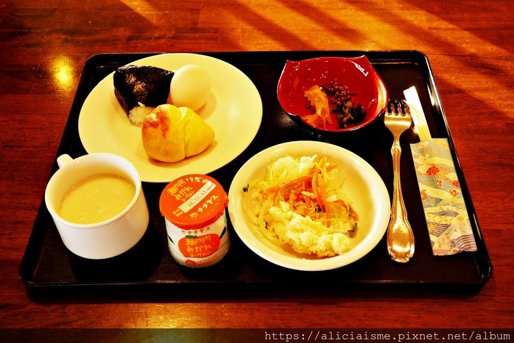 【廣島住宿】Miyajima Coral Hotel(宮島珊瑚飯店):宮島渡船口旁海景飯店,價格超親民、超澎湃的瀨戶內海料理晚餐一次上桌