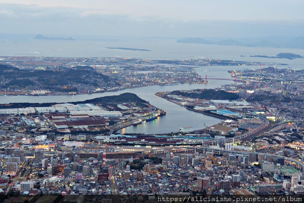 【福岡縣】皿倉山:搭乘透明景觀纜車,眺望新日本三大夜景、戀人 【福岡縣】皿倉山:搭乘透明景觀纜車,眺望新日本三大夜景、戀人