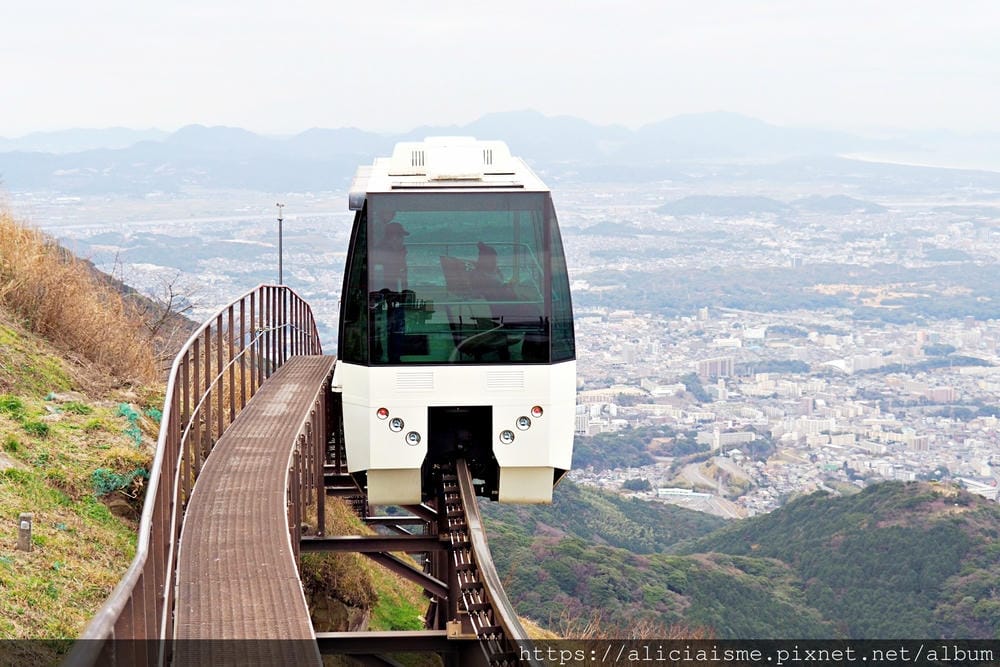 【福岡縣】皿倉山:搭乘透明景觀纜車,眺望新日本三大夜景、戀人 【福岡縣】皿倉山:搭乘透明景觀纜車,眺望新日本三大夜景、戀人
