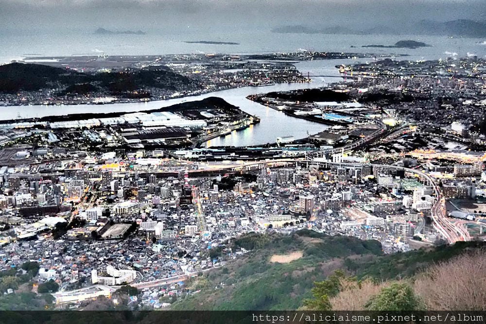 【福岡縣】皿倉山:搭乘透明景觀纜車,眺望新日本三大夜景、戀人 【福岡縣】皿倉山:搭乘透明景觀纜車,眺望新日本三大夜景、戀人