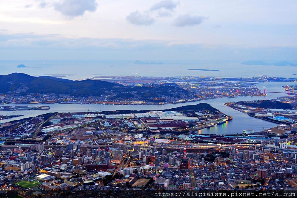 【福岡縣】皿倉山:搭乘透明景觀纜車,眺望新日本三大夜景、戀人 【福岡縣】皿倉山:搭乘透明景觀纜車,眺望新日本三大夜景、戀人