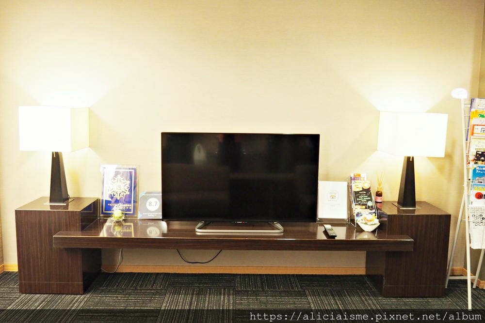 【岡山市住宿】DAIWA ROYNET HOTEL（大和ROYNET飯店岡山站前）：站前正前方，地下道直通，樓下為BIC CAMERA，超大房型、面對車站、鄰熱鬧商店街