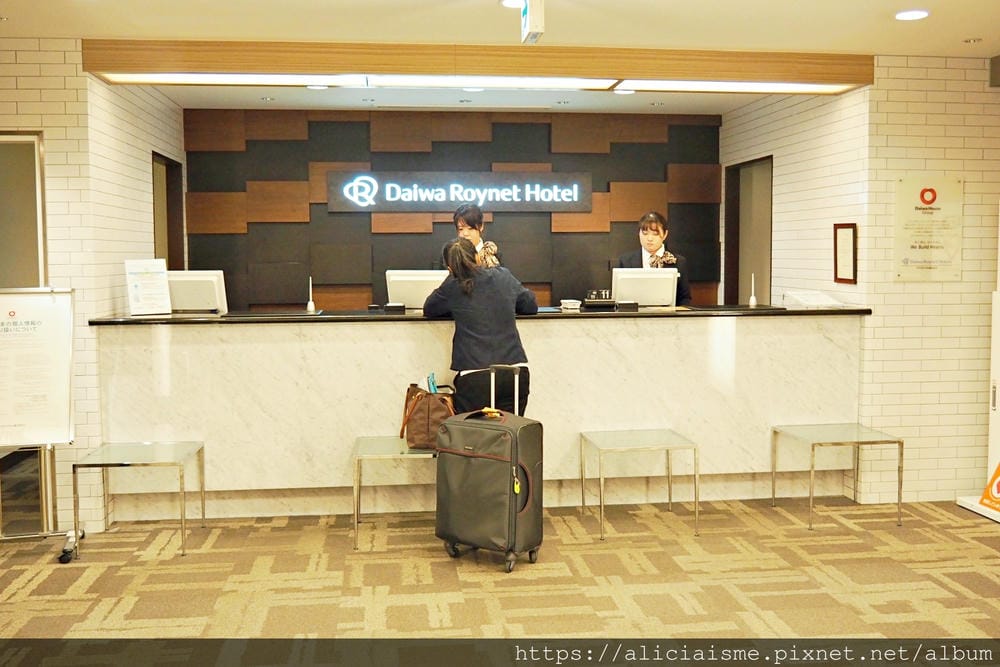 【岡山市住宿】DAIWA ROYNET HOTEL（大和ROYNET飯店岡山站前）：站前正前方，地下道直通，樓下為BIC CAMERA，超大房型、面對車站、鄰熱鬧商店街