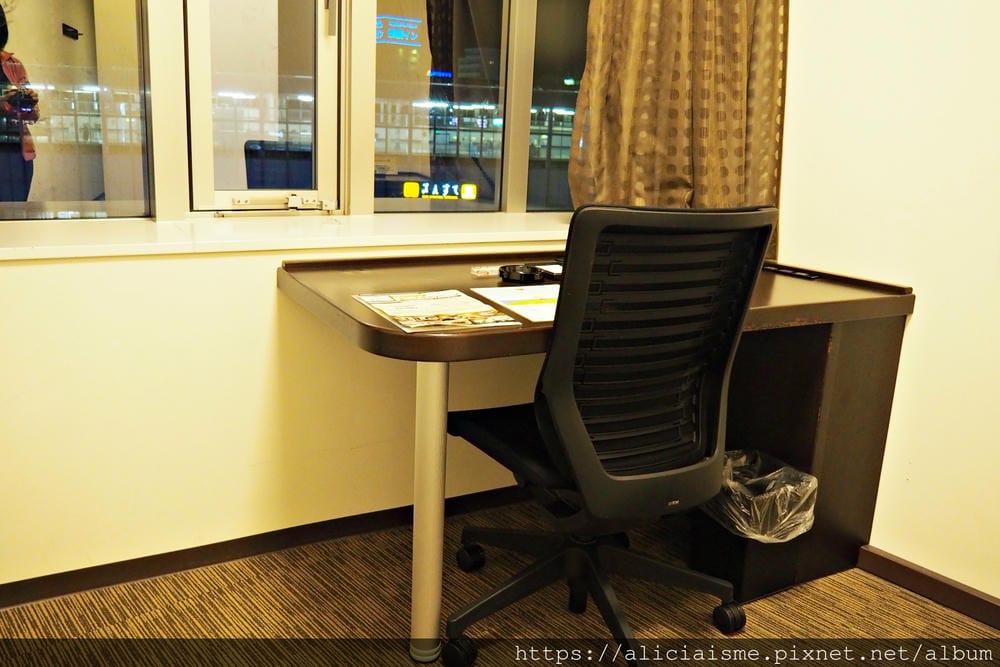 【岡山市住宿】DAIWA ROYNET HOTEL（大和ROYNET飯店岡山站前）：站前正前方，地下道直通，樓下為BIC CAMERA，超大房型、面對車站、鄰熱鬧商店街