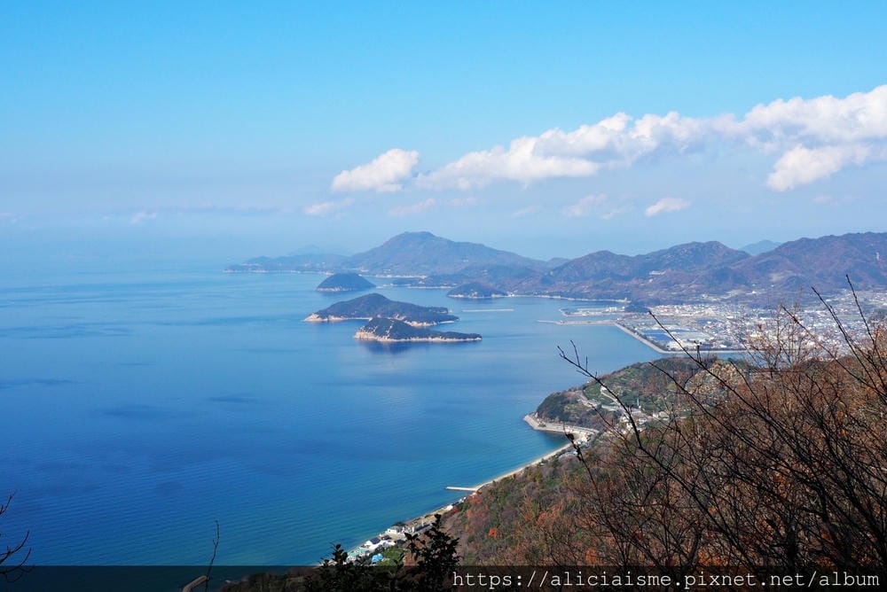 【香川縣】高屋神社:最接近藍天的白色「天空鳥居」,眺望絕美瀨戶內海及觀音寺市鄉間風情